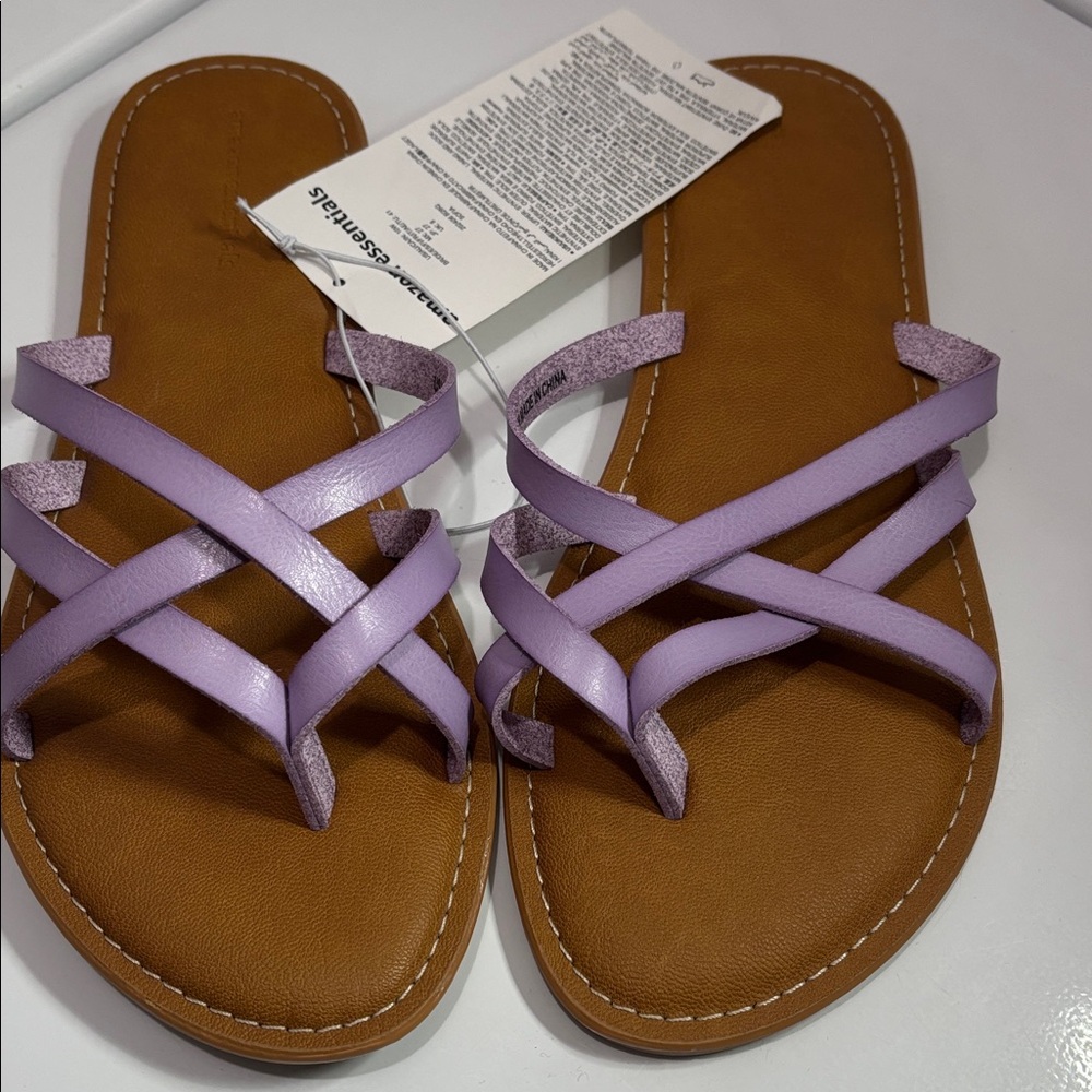 Amazon Essentials flip-flop sandals Size 10 Wide New w tag